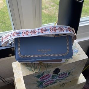 New purse 9 X 4 1/2 ver cute small purse with a shoulder strap